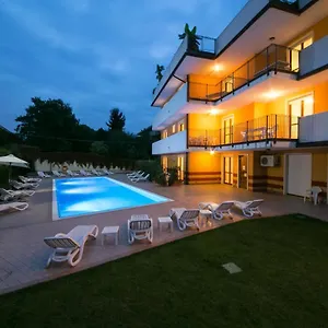 4* Apartmanhotel Ferretti Garda Palace